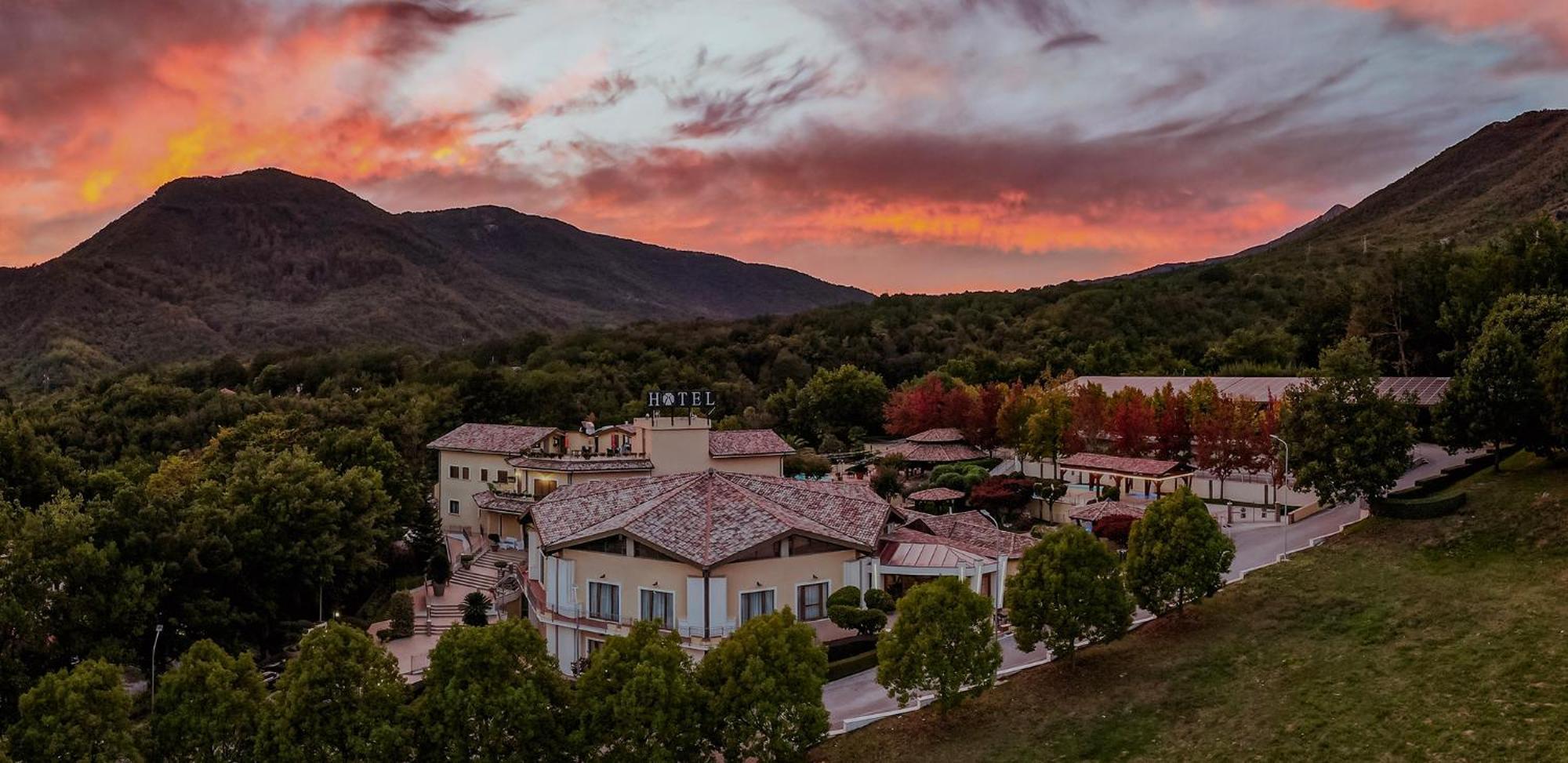 San Raffaele Hotel Restaurant & Resort Castelluccio Superiore Eksteriør bilde